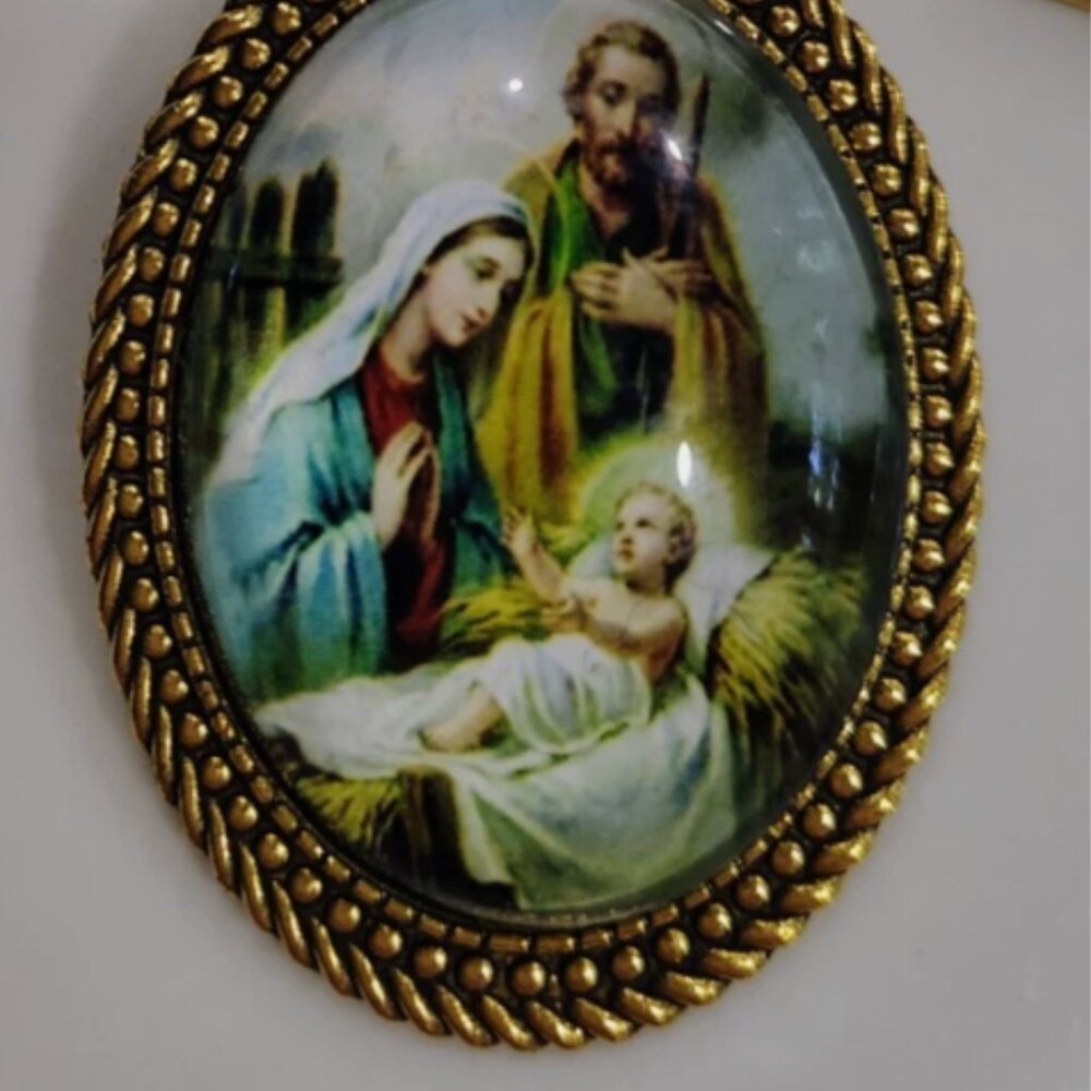 Vtg to MOD Holy Family Glass Domed Cameo Brooch Pendant Gold Christmas - Picture 3 of 8